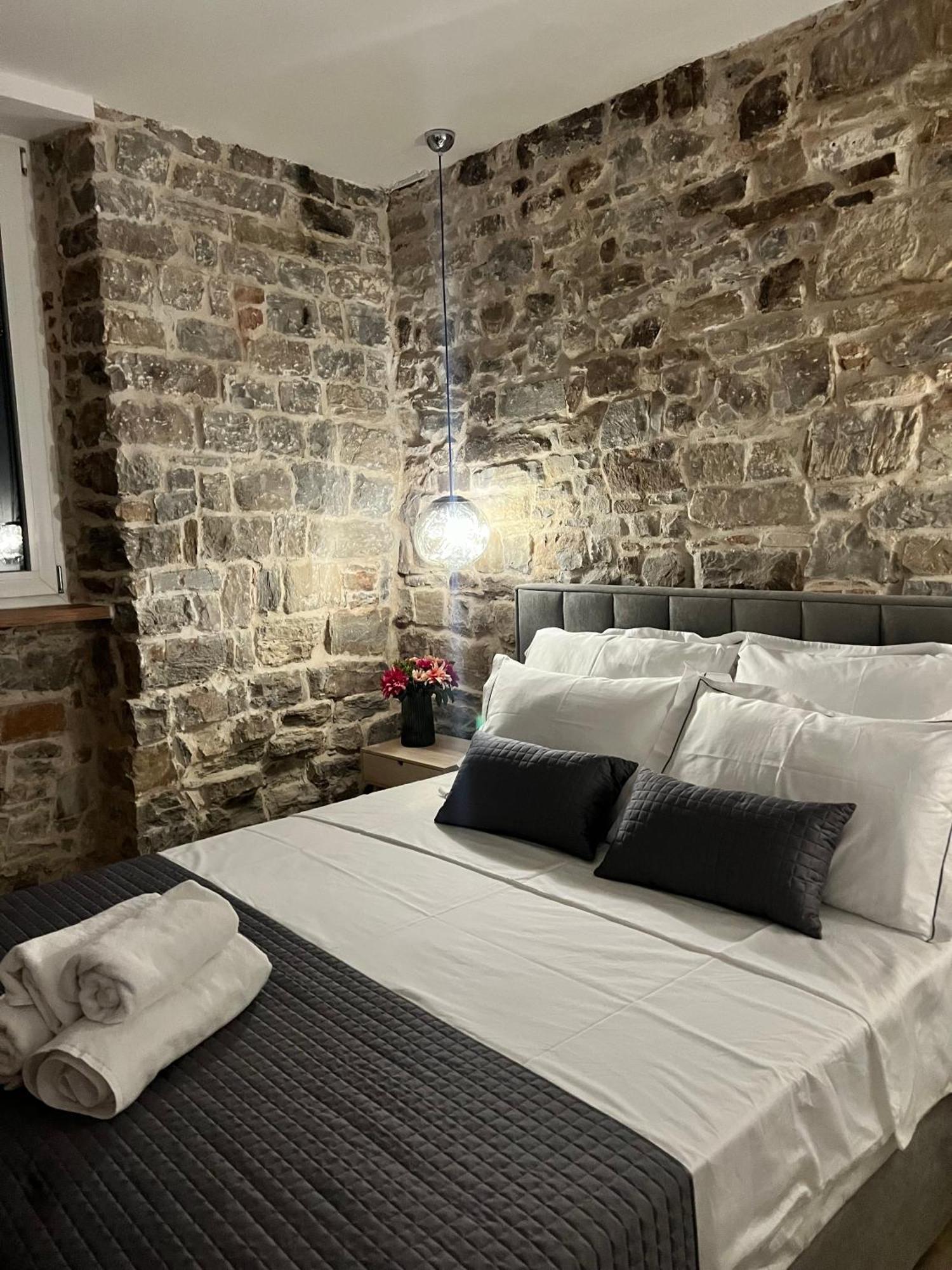Piraneo Apartment *